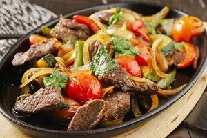 Смажена свинина з овочами - покроковий рецепт Смажена свинина з овочами - покроковий рецепт