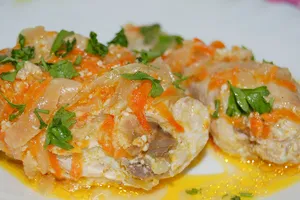 Тушеная курица на сковороде - пошаговый рецепт Тушеная курица на сковороде - пошаговый рецепт