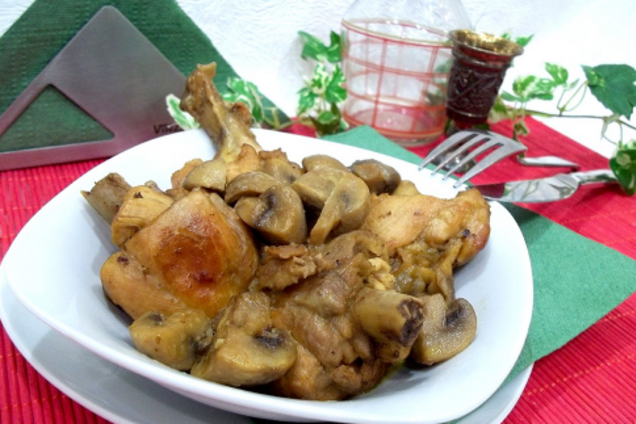 Тушеная курица с грибами и картошкой