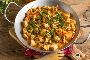 Тушеная курица в духовке - пошаговый рецепт Тушеная курица в духовке - пошаговый рецепт