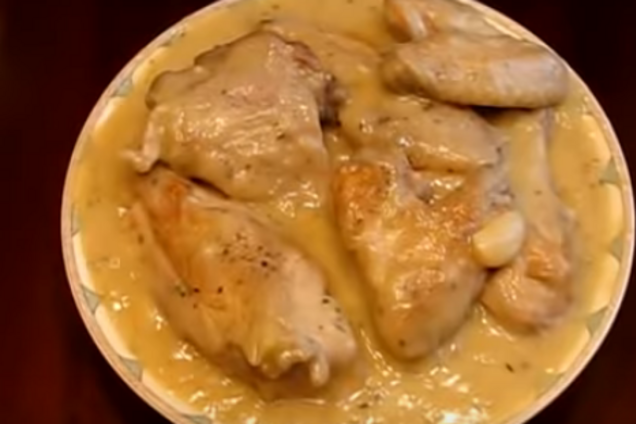 Тушеная курица в чесночном соусе