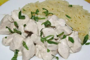 Тушеная курица в сливочно-сырном соусе - пошаговый рецепт Тушеная курица в сливочно-сырном соусе - пошаговый рецепт