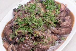 Курица с грибами, тушеная в красном вине - пошаговый рецепт Курица с грибами, тушеная в красном вине - пошаговый рецепт