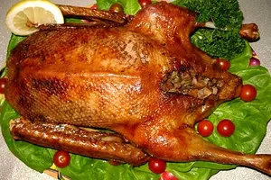 Качка, фарширована потрухами - покроковий рецепт Качка, фарширована потрухами - покроковий рецепт