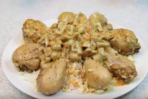 Курица, тушеная в сырном соусе - пошаговый рецепт Курица, тушеная в сырном соусе - пошаговый рецепт