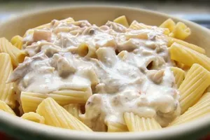 Тушеная курица с плавленым сыром - пошаговый рецепт Тушеная курица с плавленым сыром - пошаговый рецепт