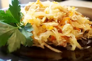Тушеная курица с капустой и сухофруктами в мультиварке - пошаговый рецепт Тушеная курица с капустой и сухофруктами в мультиварке - пошаговый рецепт