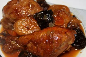 Тушеная курица с сухофруктами и медом - пошаговый рецепт Тушеная курица с сухофруктами и медом - пошаговый рецепт