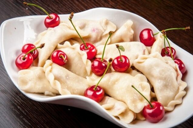 Вареники з вишнею на воді