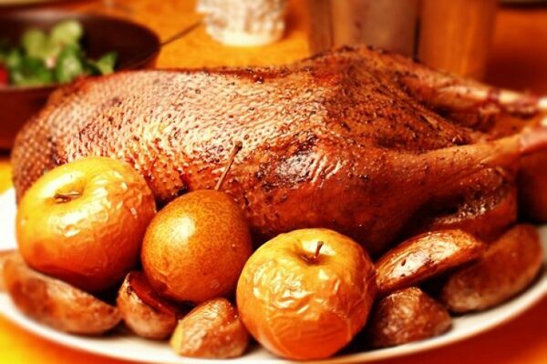 Смажена качка з яблуками