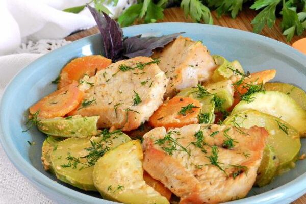 Індичка в рукаві з картоплею і кабачком