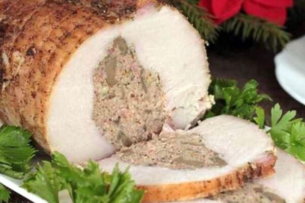 Індичка, фарширована перцем і чорносливом