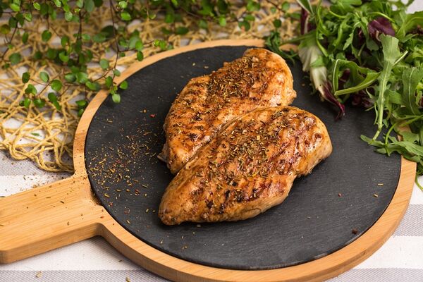 Жареное куриное филе целиком