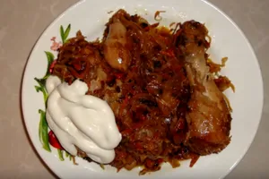 Курица, тушеная с квашеной капустой - пошаговый рецепт Курица, тушеная с квашеной капустой - пошаговый рецепт