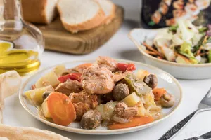 Индейка в рукаве с овощами и грибами - пошаговый рецепт Индейка в рукаве с овощами и грибами - пошаговый рецепт