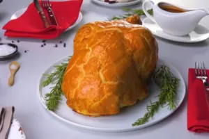 Курица в тесте с сыром и ветчиной - пошаговый рецепт Курица в тесте с сыром и ветчиной - пошаговый рецепт