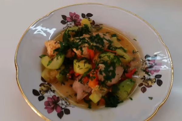 Тушкована курка з кабачками