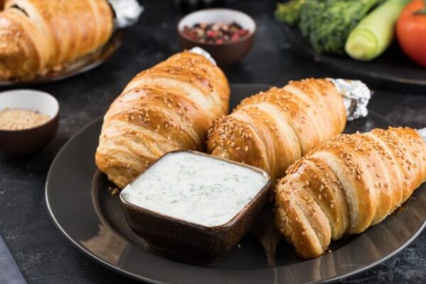 Курица в слоеном тесте