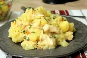 Тушкована курка в молоці з картоплею - покроковий рецепт Тушкована курка в молоці з картоплею - покроковий рецепт