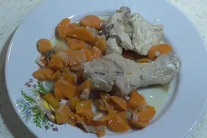 Тушкована курка з морквою та яблуком - покроковий рецепт Тушкована курка з морквою та яблуком - покроковий рецепт