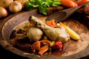 Курка в банці з помідорами - покроковий рецепт Курка в банці з помідорами - покроковий рецепт
