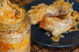 Курица в банке с луком и паприкой - пошаговый рецепт Курица в банке с луком и паприкой - пошаговый рецепт