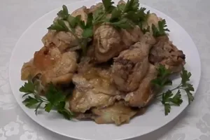 Курка в банці з цибулею і спеціями - покроковий рецепт Курка в банці з цибулею і спеціями - покроковий рецепт