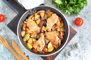 Тушеные окорочка с овощами - пошаговый рецепт Тушеные окорочка с овощами - пошаговый рецепт