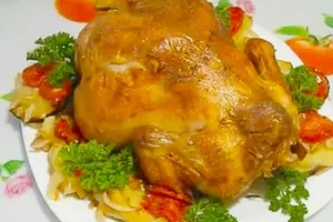 Курица на бутылке со сметаной и овощами - пошаговый рецепт Курица на бутылке со сметаной и овощами - пошаговый рецепт