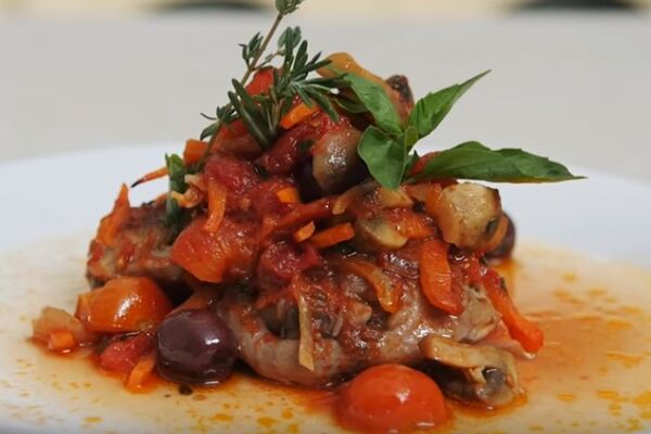 Смажена курка з помідорами