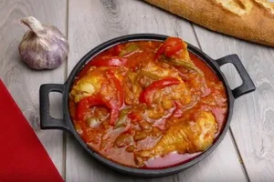 Тушкована курка по-бакськи - покроковий рецепт Тушкована курка по-бакськи - покроковий рецепт