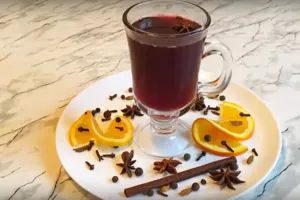 Глінтвейн з яблуками - покроковий рецепт Глінтвейн з яблуками - покроковий рецепт