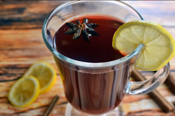 Глинтвейн с бадьяном и мускатным орехом