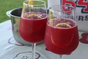 Малиновий лимонад на газованій воді - покроковий рецепт Малиновий лимонад на газованій воді - покроковий рецепт
