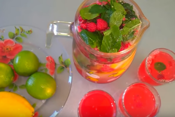 Малиновий лимонад із лаймом