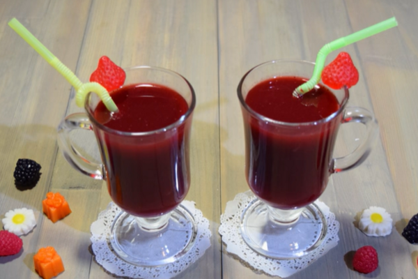 Клубничный морс с ежевикой