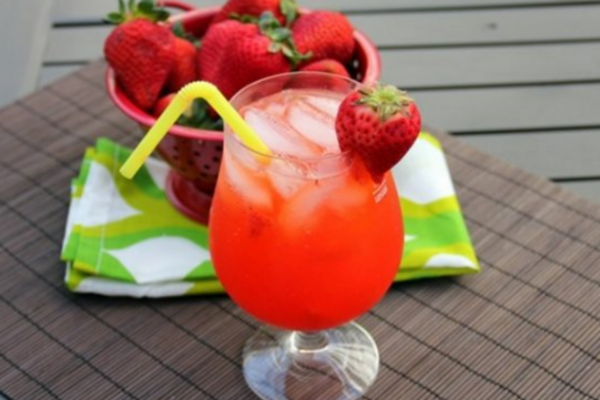 Полуничний лимонад з лимоном