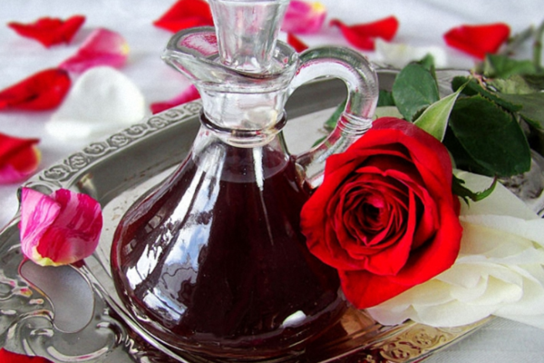 Ликер из чайной розы и клубники
