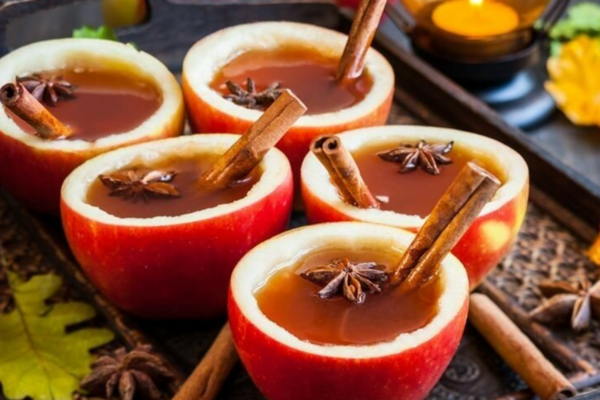 Глінтвейн із вишневим соком та апельсинами