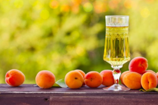 Наливка з абрикосів на спирту