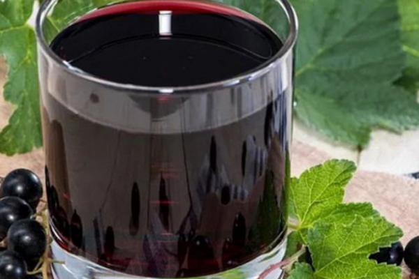 Наливка из черной смородины классическая