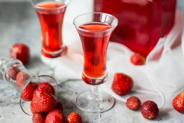 Наливка з полуниці ''Жіноча''