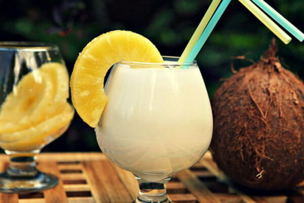 Коктейль із ромом і кокосовим лікером