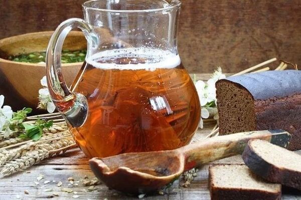 Квас на ржаных сухарях и дрожжах