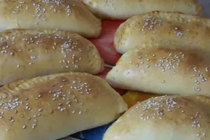 Кальцоне з дріжджового тіста - покроковий рецепт Кальцоне з дріжджового тіста - покроковий рецепт