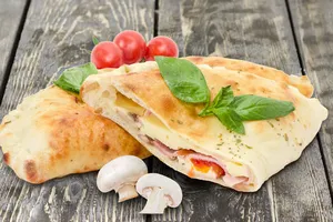 Кальцоне з грибами і куркою - покроковий рецепт Кальцоне з грибами і куркою - покроковий рецепт