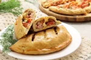 Кальцоне з ковбасою і печерицями - покроковий рецепт Кальцоне з ковбасою і печерицями - покроковий рецепт