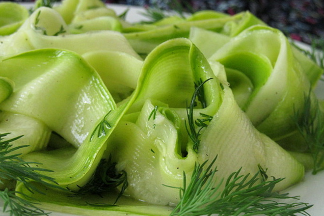 Швидкі кабачки з базиліком