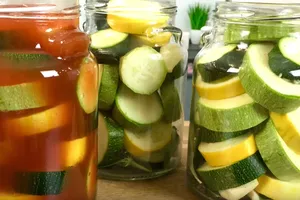 Мариновані кабачки з кетчупом та оцтом - покроковий рецепт Мариновані кабачки з кетчупом та оцтом - покроковий рецепт