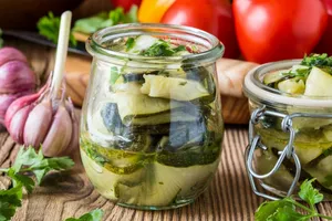 Маринованные кабачки с тимьяном и гвоздикой - пошаговый рецепт Маринованные кабачки с тимьяном и гвоздикой - пошаговый рецепт